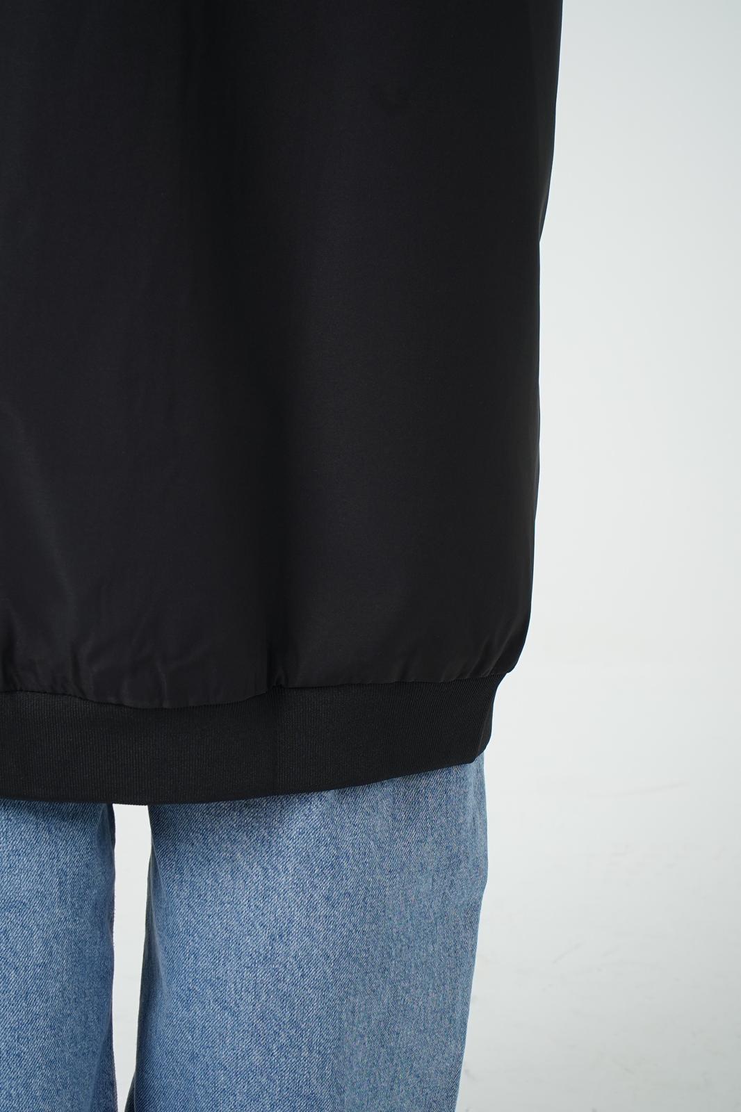 Storymum porte le blazer bomber Orly, coloris noir