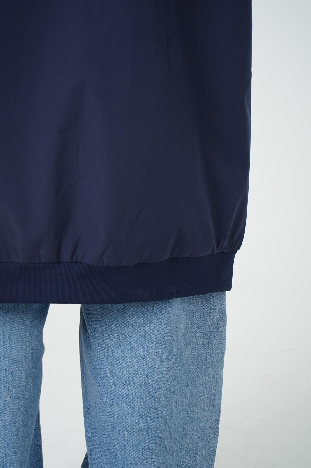Storymum porte le blazer bomber Orly, coloris navy